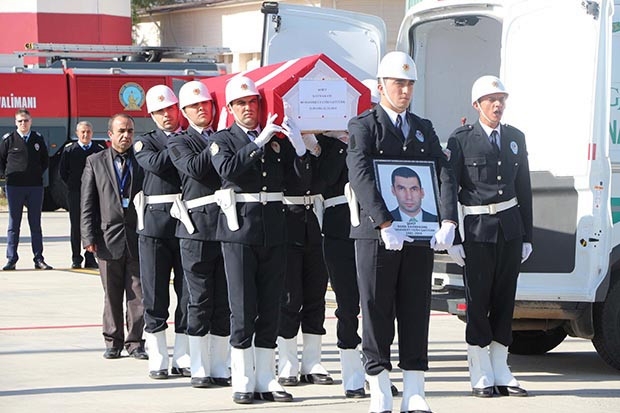 Şehit Kaymakam Safitürk'ün naaşı törenle memleketine uğurlandı